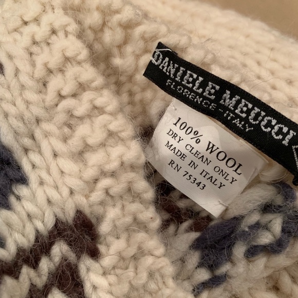 Scarf chunky wool w braids & Pom Poms at ends - Picture 4 of 4